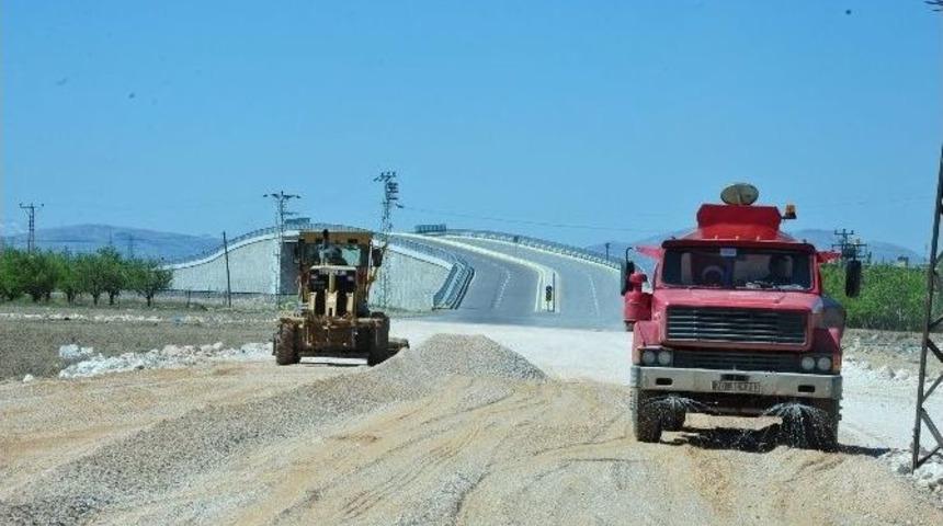 Belediye &Ccedil;alışmaları Şehrin D&ouml;rt Bir Yanında Devam Ediyor