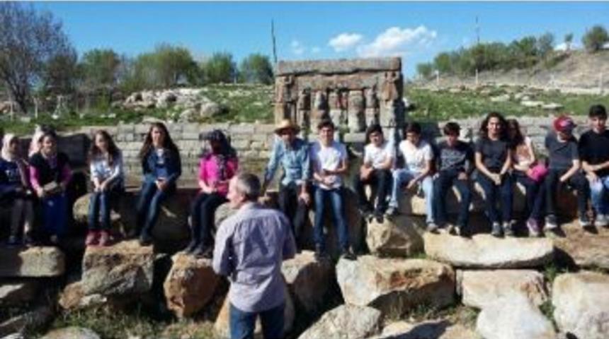 Beyşehir&rsquo;de Lise &Ouml;ğrencilerinden Tarihi Mekanlara Ziyaret