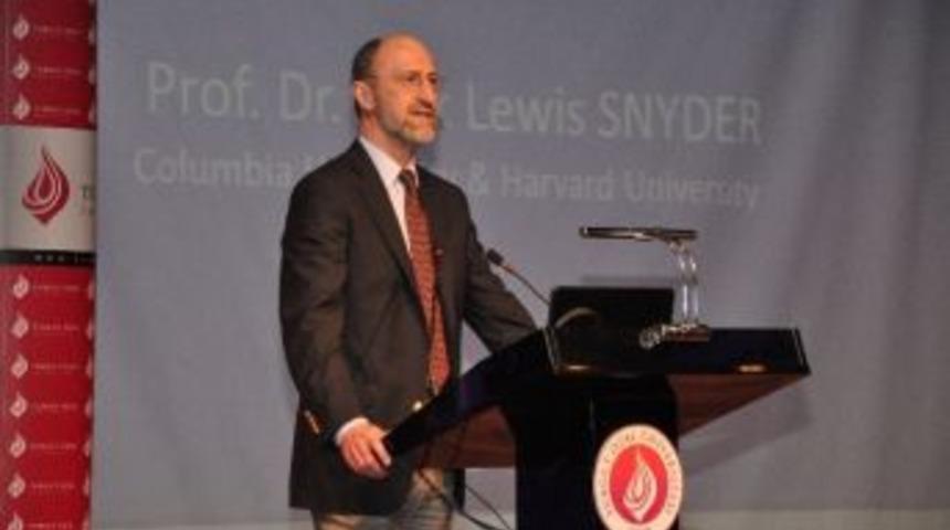 38 &Uuml;niversiteden Akademisyenler İş, Ekonomi Ve Siyaset Bilimini Konuştu