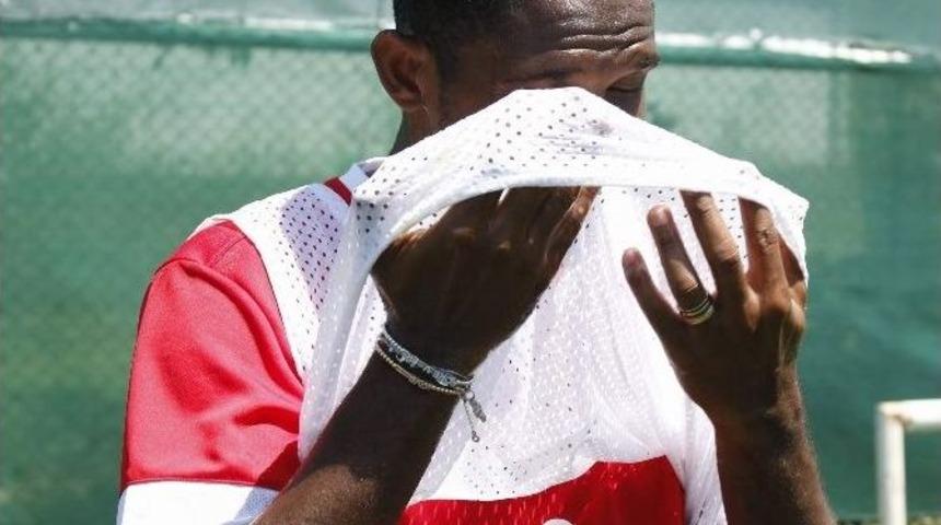 Eto&rsquo;o, Hakem Ve Taraftarlardan &Ouml;z&uuml;r Diledi