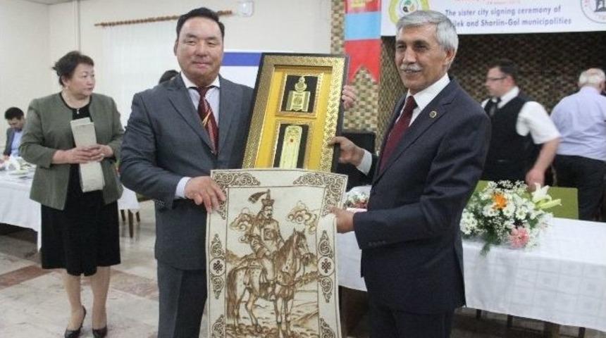 Tun&ccedil;bilek&rsquo;e Moğalistan&rsquo;dan Kardeş Şehir