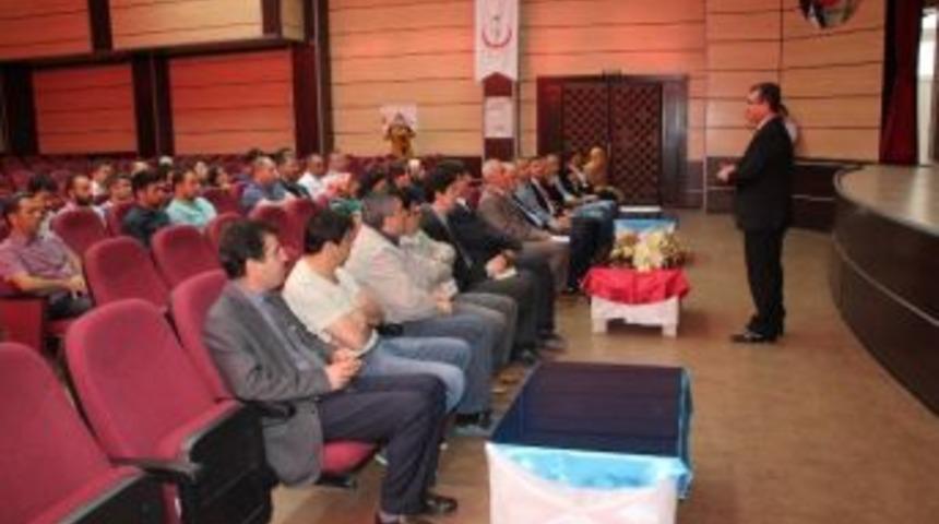 Aile Hekimlerine Akılcı İla&ccedil; Kullanımı Eğitimi Veriliyor