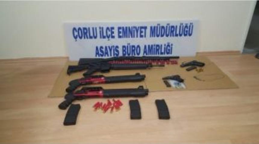 Huzur Operasyonunda &Ccedil;ok Sayıda Pompalı T&uuml;fek Ve Silah Ele Ge&ccedil;irildi