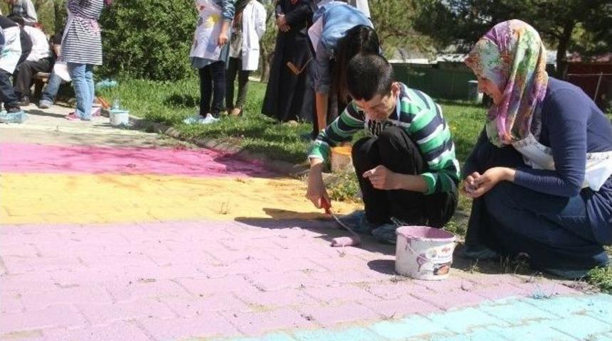 Atat&uuml;rk Parkı Renklendi