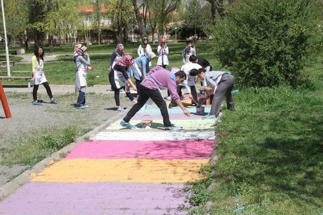 Atatürk Parkı Renklendi