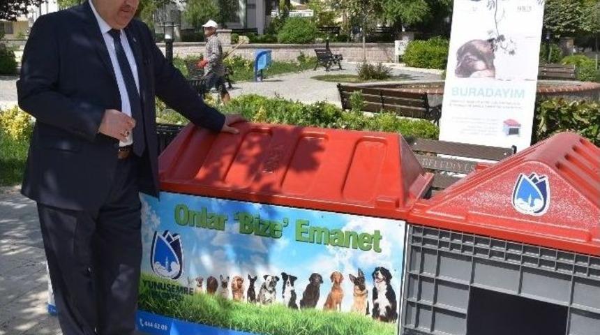 Yunusemre Belediyesi&rsquo;nden Parklara Kedi Ve K&ouml;pek Evleri