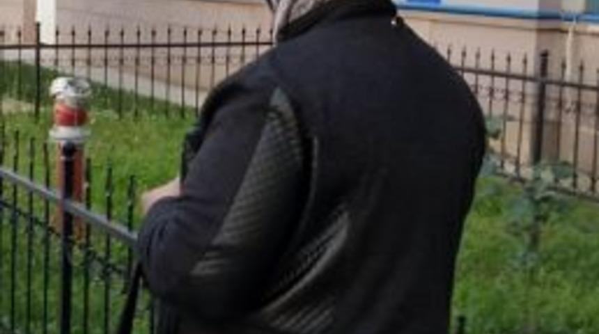 &Ccedil;aldığı Nevresimleri Pazarda Tezgah A&ccedil;ıp Satmış