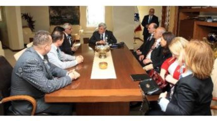 Derneklerden Başkan Karaosmanoğlu&rsquo;na Ziyaret