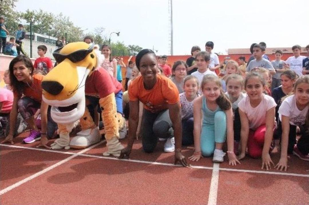 D&uuml;nyanın En Hızlı Atleti Jeter&rsquo;dan &Ccedil;ocuklara &rsquo;altın&rsquo; &Ouml;ğ&uuml;tler