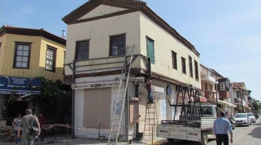 Tarihi Binanın &Ccedil;&ouml;kmesi Son Anda Engellendi