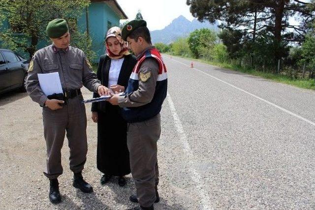 Kaymakam Kısa, Devriye Görevi Yapan Jandarma Ekiplerini Ziyaret Etti