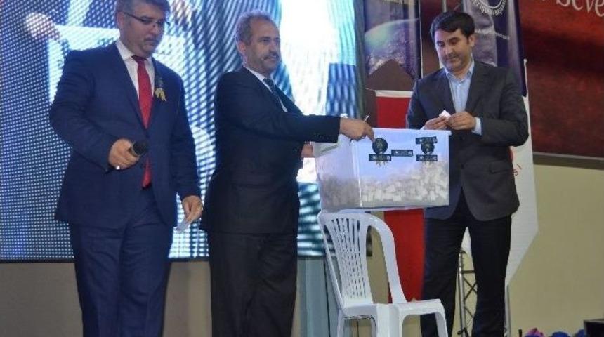 Umre Çekilişinden Sonra Salon Boşaldı