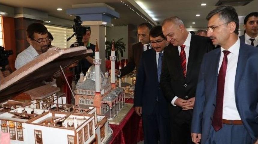 476 Yıllık Gelenek Sergi A&ccedil;ılışlarıyla Başladı