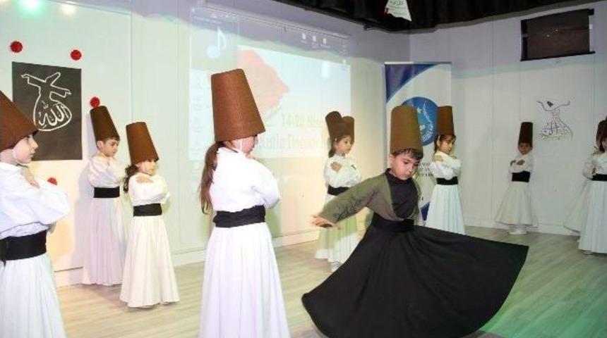 Öğrenciler Kutlu Doğum Programında İlahiler Seslendirdi