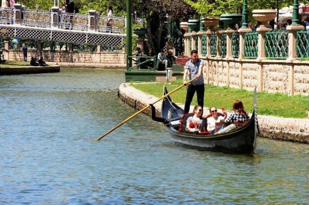 Gondollar Sezona Bereketli Başladı