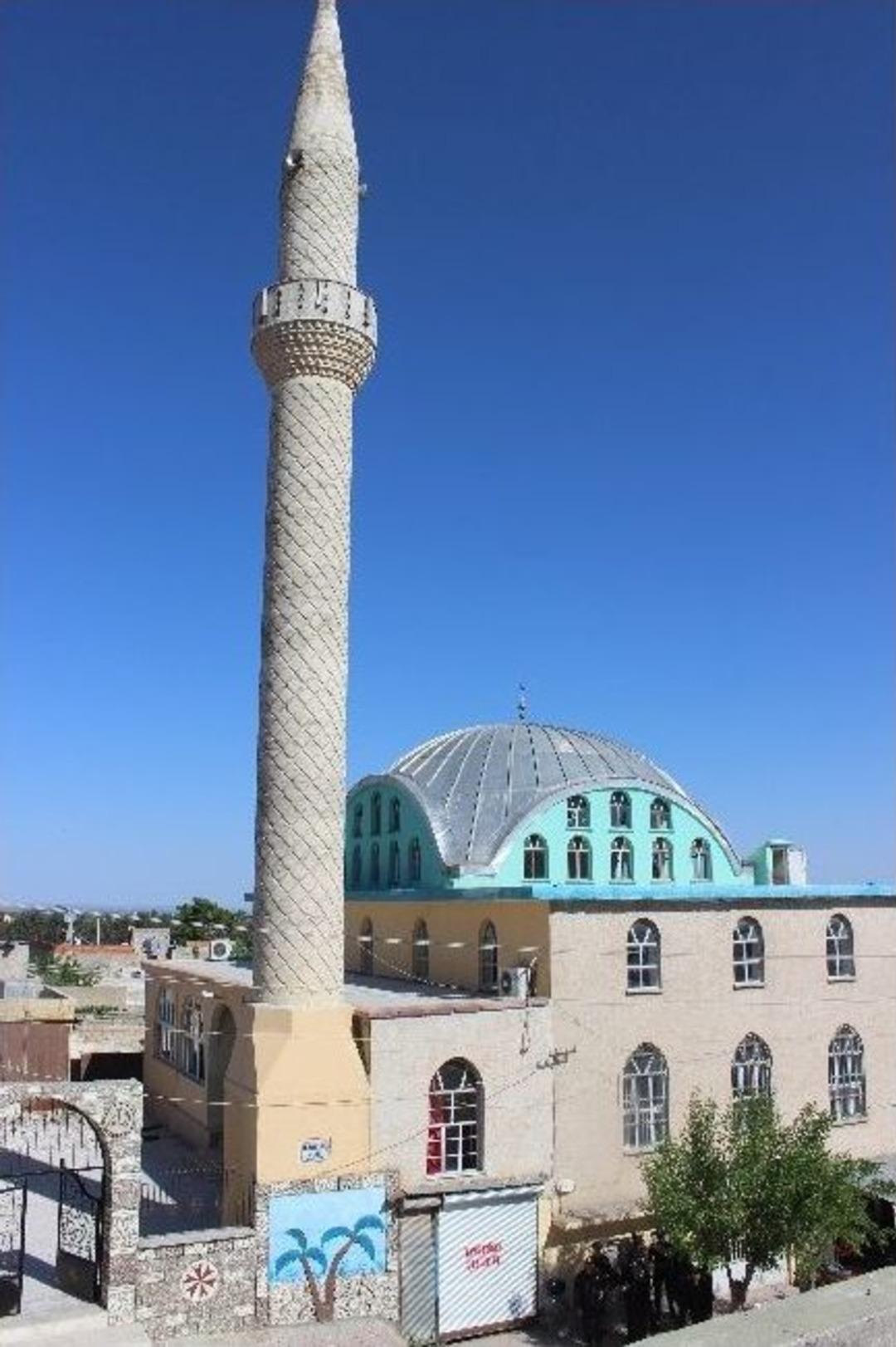 Kilis&rsquo;e D&uuml;şen Roketler Nedeniyle 1&rsquo;i Suriyeli 3 Kişi Yaralandı