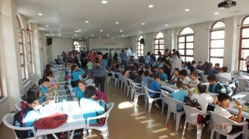 Boz&uuml;y&uuml;k&rsquo;te 23 Nisan Satran&ccedil; Turnuvası