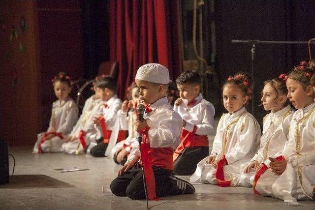 Anaokulu Öğrencilerinden Kutlu Doğum Programı