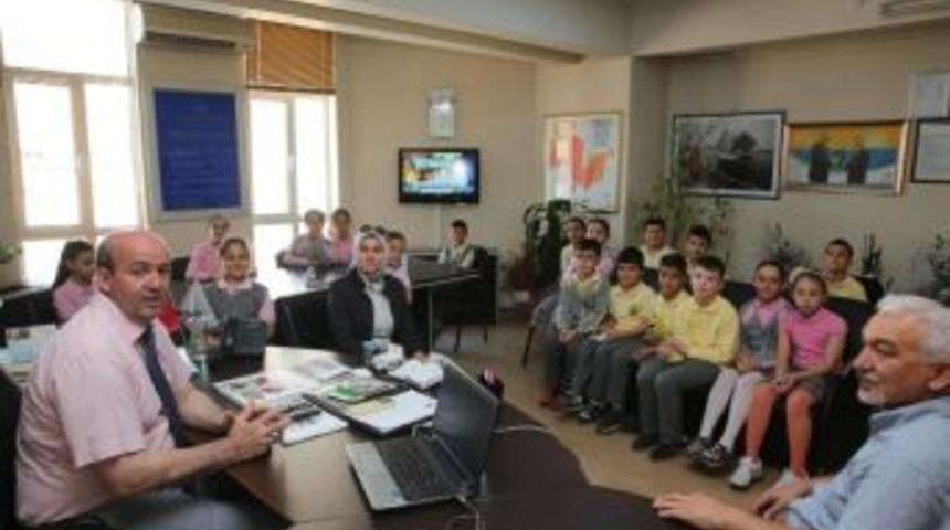 Öğrencilerden Başkan Yardımcısı Sezer’e Ziyaret