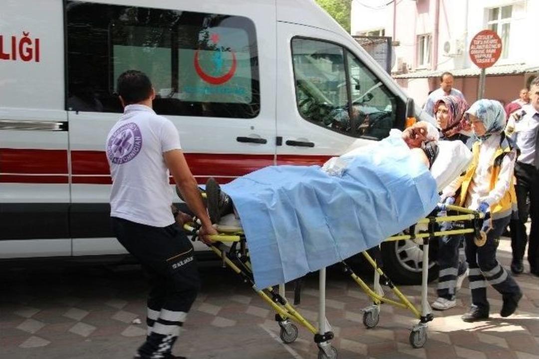 Manisa&rsquo;da İki Aile Miras Y&uuml;z&uuml;nden Birbirine Girdi: 7 Yaralı