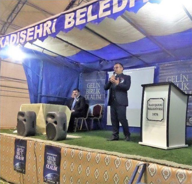 Kadışehri Müftülüğü Halı Sahada Konferans Düzenledi