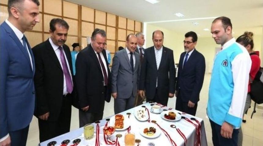 &Uuml;niversiteli Şeflerin Madalyalı Lezzetleri G&ouml;r&uuml;c&uuml;ye &Ccedil;ıktı
