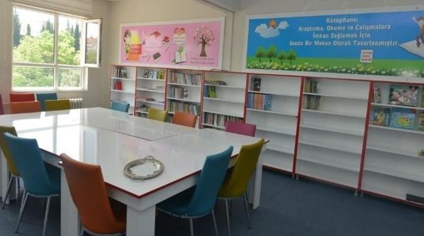 &Ouml;ğrencilerin K&uuml;t&uuml;phane Sevinci