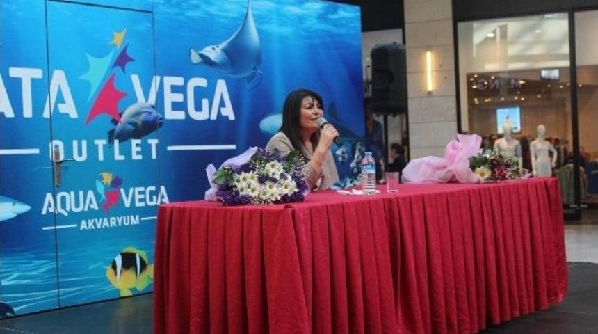 Yazar R&uuml;ya Turna, Ankaralı Hayranlarıyla Buluştu