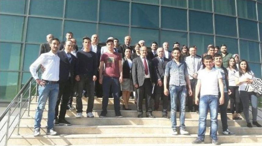 Turizm Sekt&ouml;r Temsilcileri, &Ouml;ğrencilerle Bir Araya Geldi
