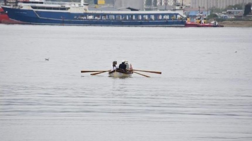 İstanbul&rsquo;dan &Ccedil;anakkale&rsquo;ye K&uuml;rek &Ccedil;ekerek Giden Ekip S&uuml;leymanpaşa&rsquo;ya Ulaştı