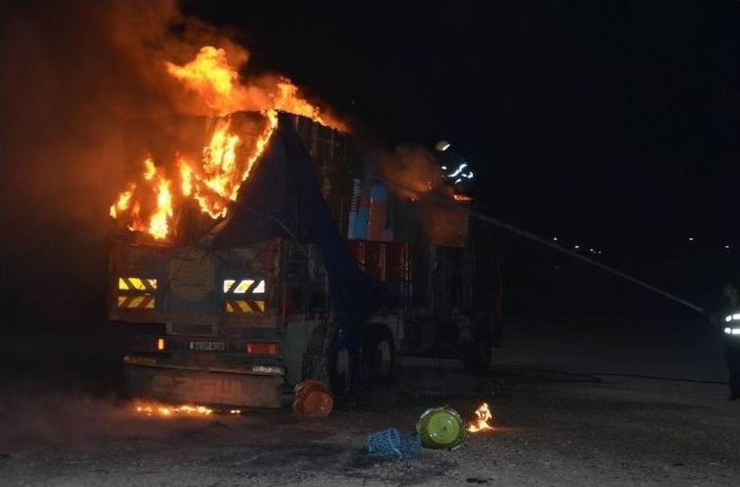 Bursa&rsquo;da Aynı Mahallede 3 Ara&ccedil; Kundaklandı