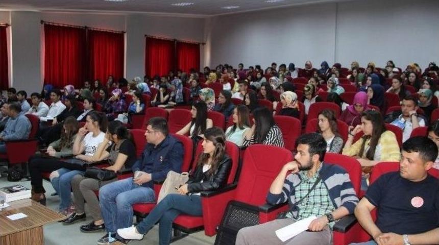 Gazeteci Yazar S&uuml;leyman Doğan, &Uuml;niversite &Ouml;ğrencileri İle Buluştu