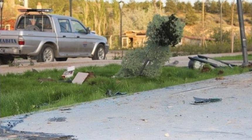 Karayolunda Takla Atan Otomobil Parka Girdi