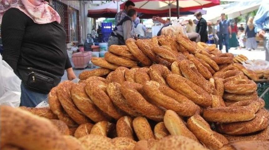 Aydın&rsquo;da Semt Pazarlarının Simit Geleneği Devam Ediyor