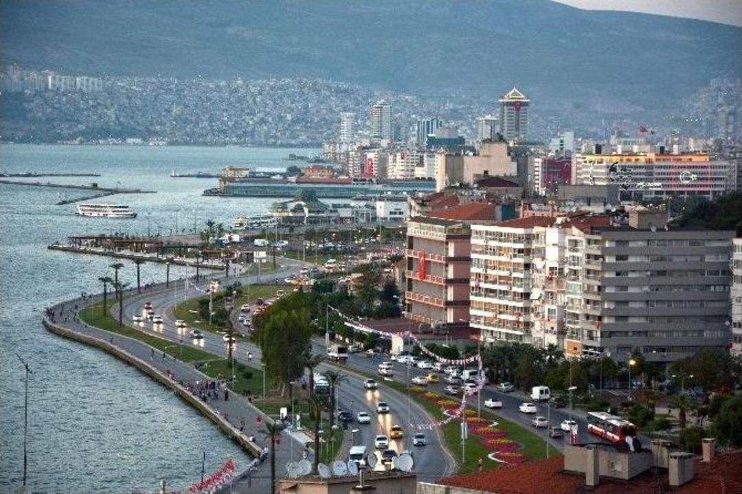 İzmir&rsquo;e En &Ccedil;ok İstanbul&rsquo;dan G&ouml;&ccedil; Edildi