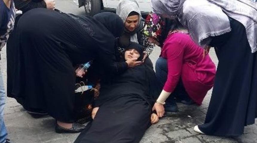 (&ouml;zel Haber) Kadına &Ccedil;arpıp Ka&ccedil;an S&uuml;r&uuml;c&uuml;y&uuml; Vatandaşlar Durdurdu