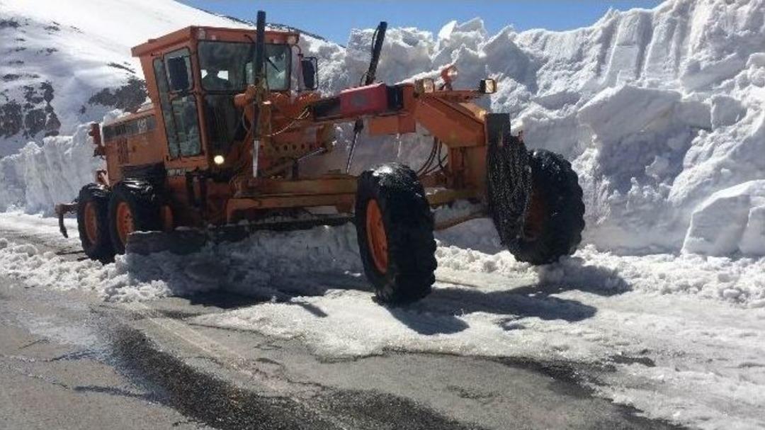 Buz Sarkıtları Bu Kez Tehlike Sa&ccedil;mıyor