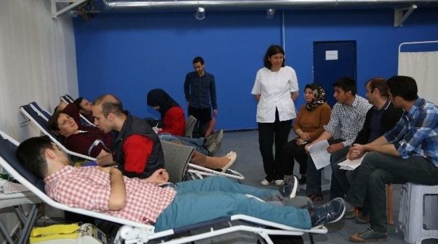 Ag&uuml;&rsquo;de Kan Bağışı Kampanyası