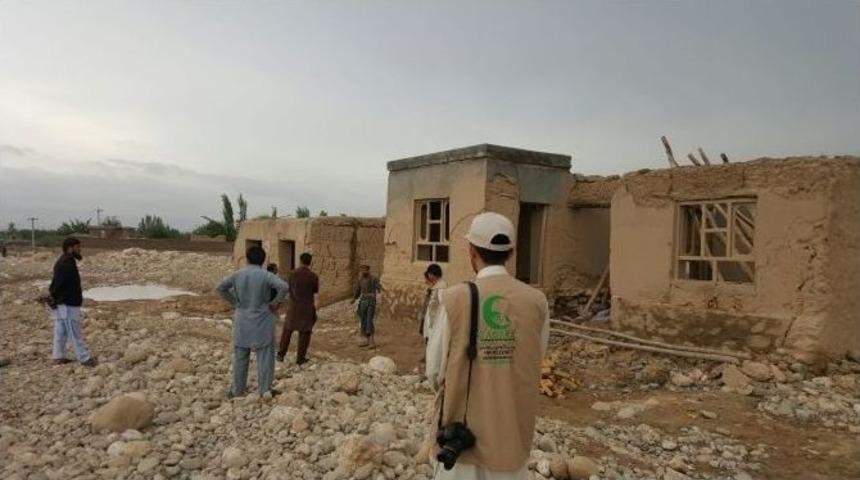 Sadaka Derneği Afganistan&rsquo;da Yaraları Sarıyor