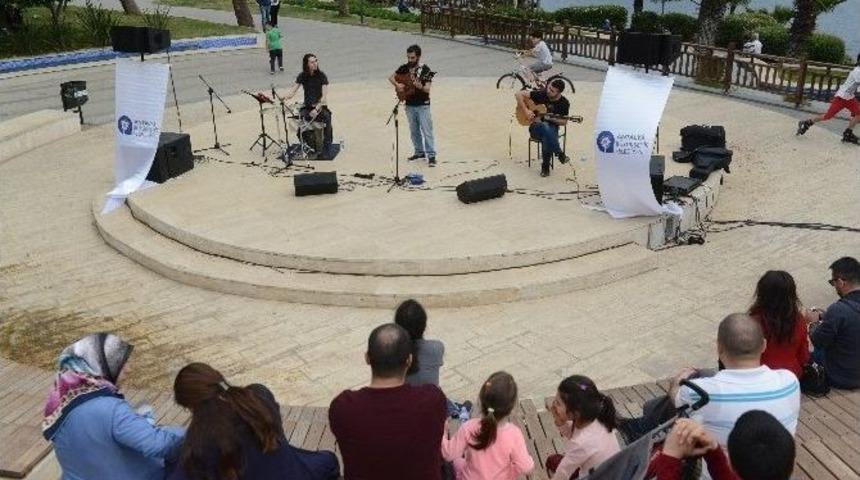 Şehirde M&uuml;zik Var