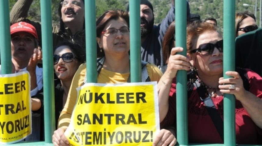 Akkuyu n&uuml;kleer santralı a&ccedil;ılışında g&ouml;r&uuml;lmemiş protesto