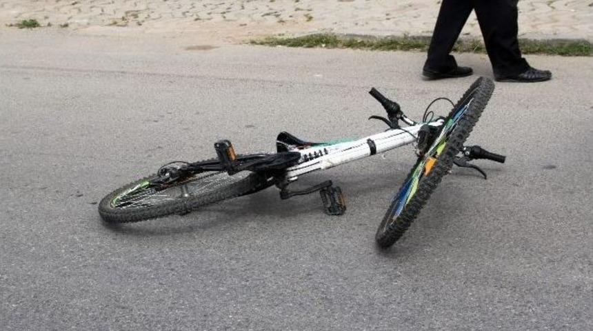 Bisikletiyle Kaza Yapan &Ccedil;ocuk, &ldquo;babama Bana Kızacak&rdquo; Diye G&ouml;zyaşı D&ouml;kt&uuml;