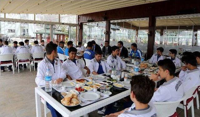 Atakum Belediyespor’dan Başkan Taşçı’ya Şampiyonluk Sözü