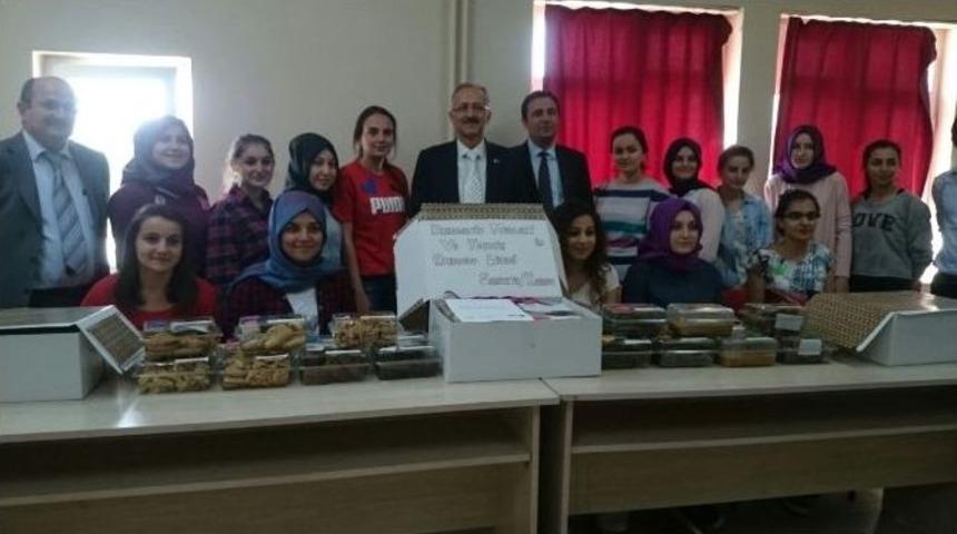 Ter&ouml;rle M&uuml;cadele Eden Polis Abilerine Elleriyle Hazırladıkları Yiyecekleri G&ouml;nderdiler