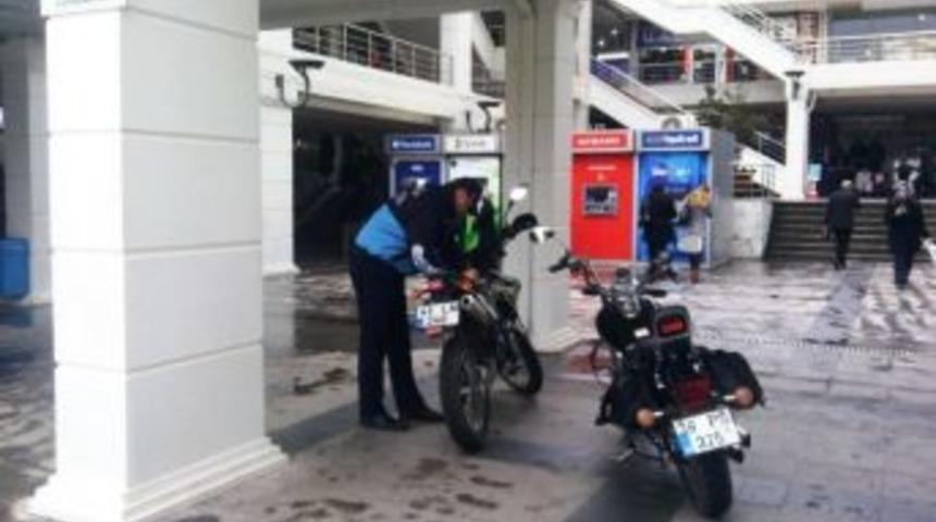 Belsa &Ouml;n&uuml;ne Motosikletlerini Park Edenlere Yasal İşlem Yapıldı