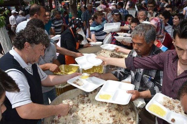 Soma Ak Parti Kadın Teşkilatından Toplu Sünnet Şöleni