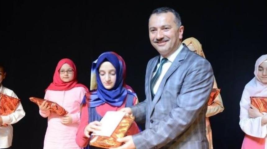 Boz&uuml;y&uuml;k&rsquo;te 40 Hadis Ezberleme Yarışması D&uuml;zenlendi