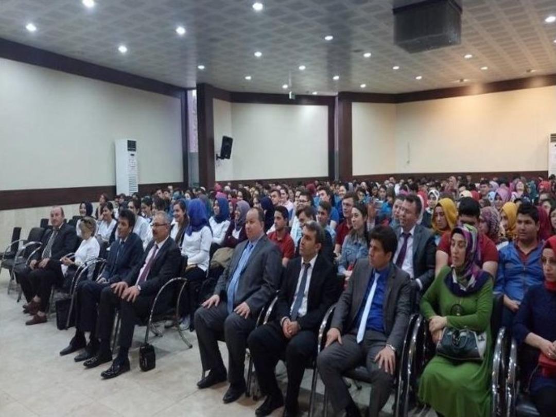 Gediz&rsquo;de 12&rsquo;nci Sınıf &Ouml;ğrencilerine Başarı, Motivasyon, Sınav Kaygısı Ve Lys Stratejileri Semineri
