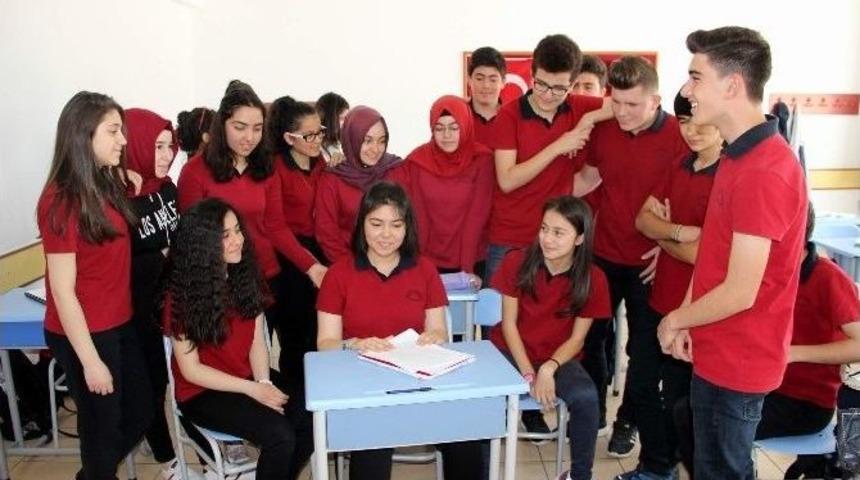 M&uuml;lteci &Ccedil;ocukları Yazdı T&uuml;rkiye Birincisi Oldu