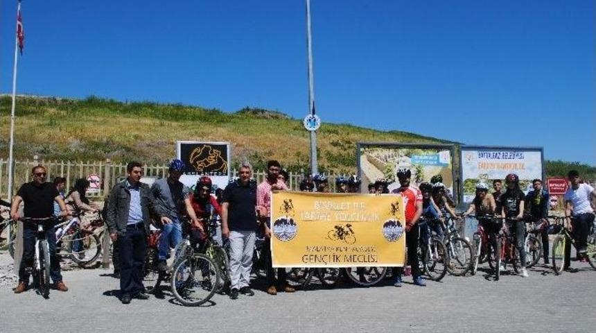 Gen&ccedil;lerden Bisikletle Tarihe Yolculuk